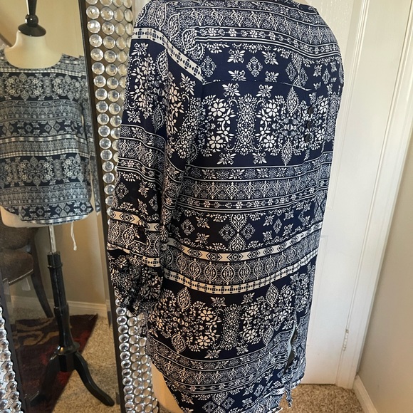 Blue and white blouse - Picture 4 of 6